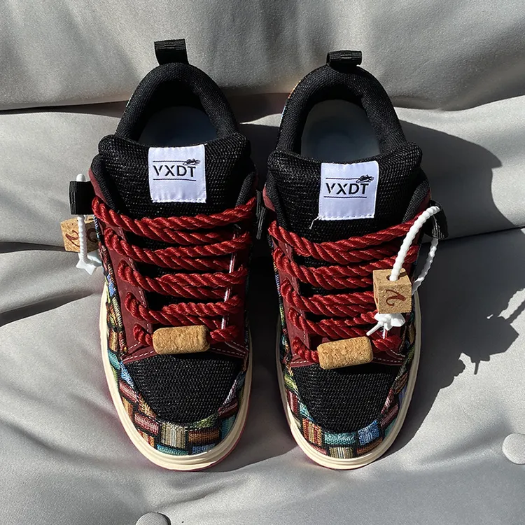 耐磨板鞋透气时尚面包鞋百搭防滑布鞋休闲鞋学院风情侣潮鞋男大码