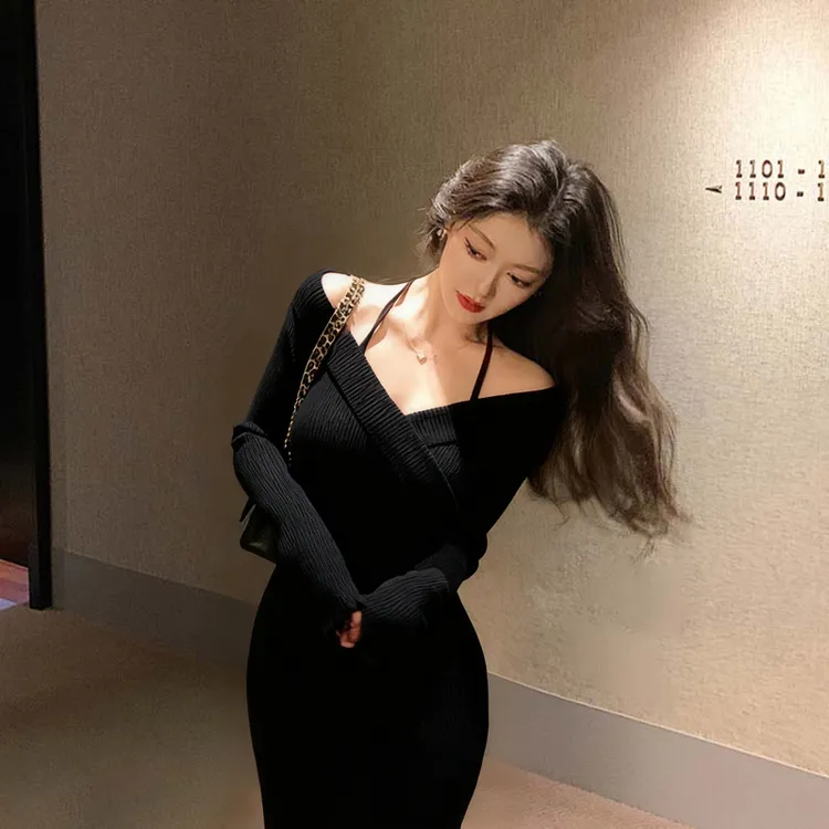 挂脖针织连衣裙女秋冬过年战袍毛衣裙性感包臀长裙D4157