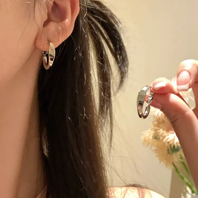 铜合金耳饰 冷淡风圈圈耳环2025新款小众设计感高级耳圈气质耳饰
