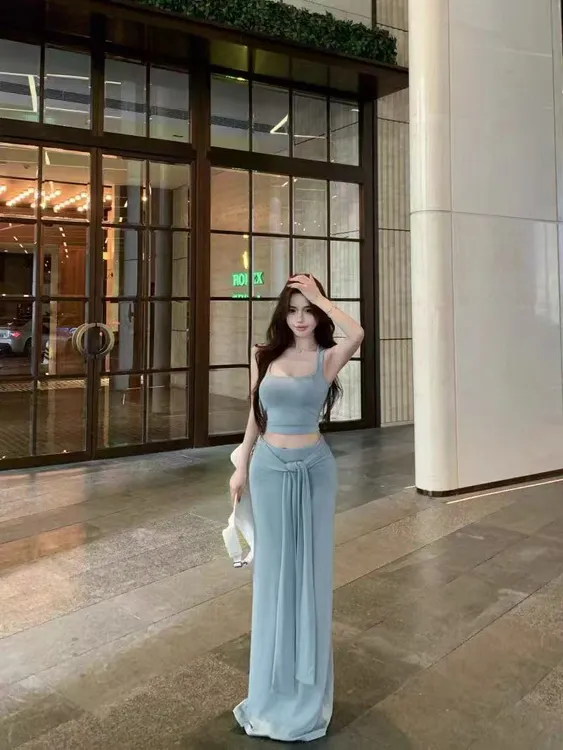 小众半辣妹带胸垫方领修身短款背心+绑带垂感包臀半身裙