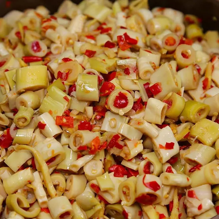 江西剁椒小竹笋香辣小山笋脆笋嫩下饭菜泡菜酱菜腌酸笋凉拌瓶装