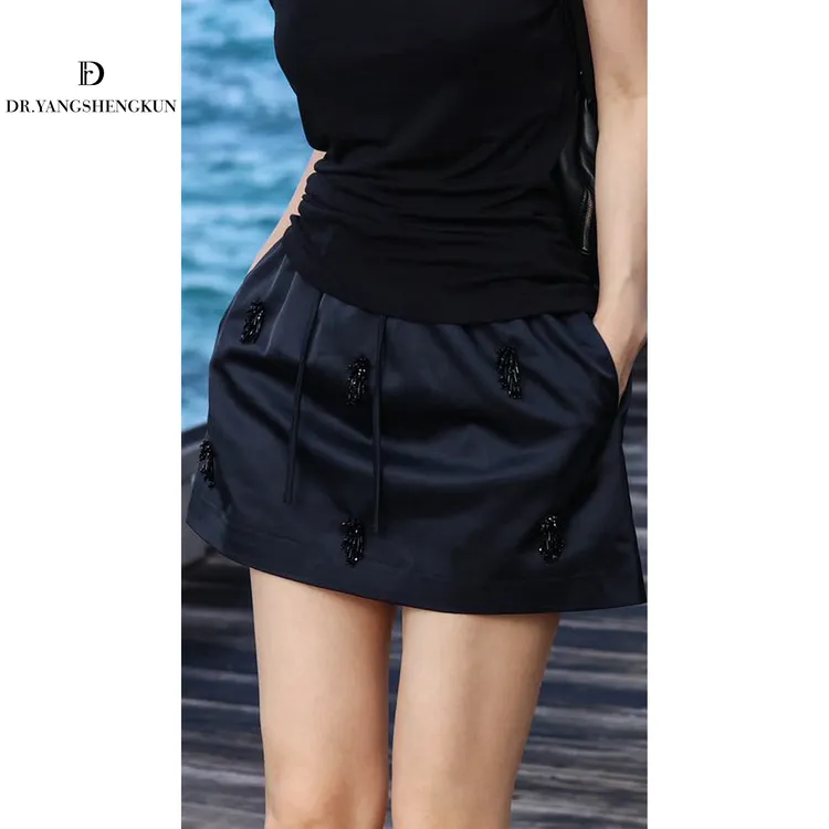 杨圣坤2025夏季新品女士抽绳松紧腰钉珠百搭纯色短裤裙L2552805