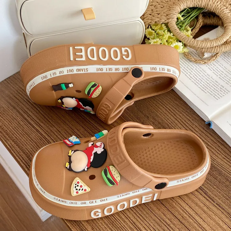 可爱卡通厚底增高洞洞鞋女年夏季新款时尚外穿踩屎感包头凉鞋