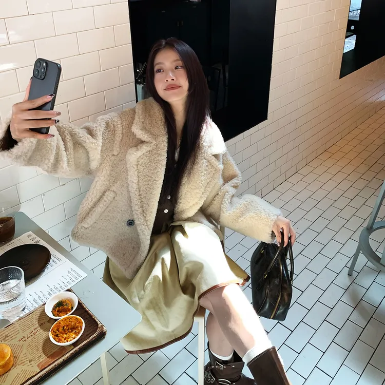 韩茵茵 2025新款羊剪绒羊羔毛皮草短款休闲皮毛一体外套女显瘦冬