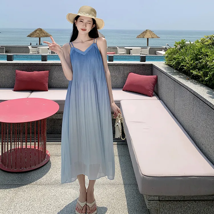 法式海边度假风渐变吊带连衣裙女夏季新款长款无袖海浪裙