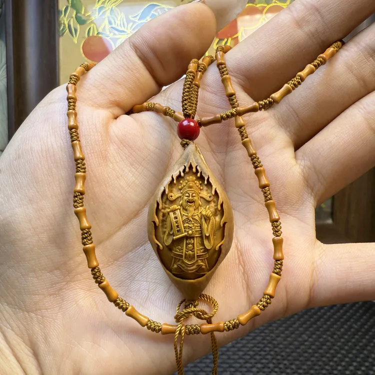 橄榄核竹节脖挂“你指定发财”精工雕刻