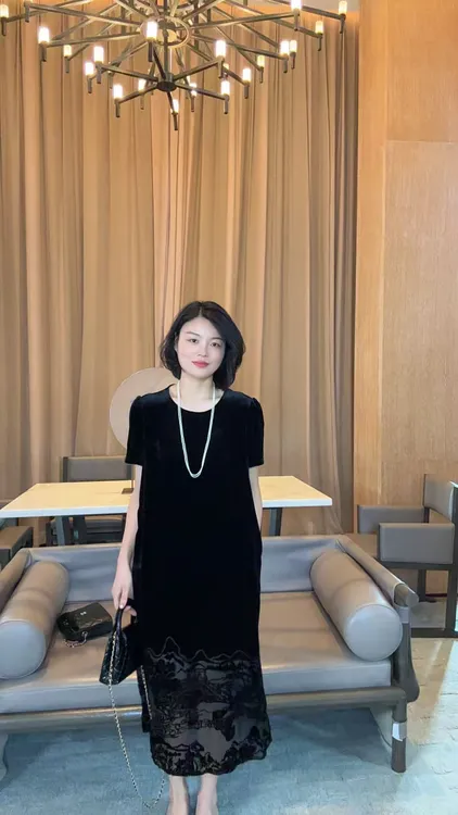 TANTAN 真丝丝绒  气质下摆剪花连衣裙1680