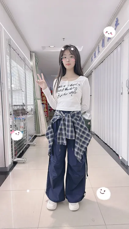 甜酷风印花上衣搭配阔腿工装裤时尚套装春秋季节必备