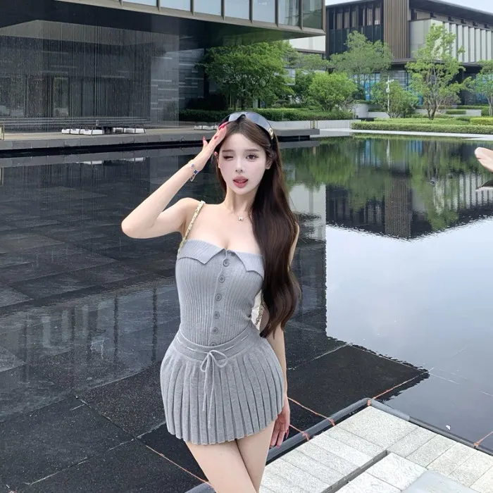 纯欲风灰色美背针织抹胸背心女夏季休闲套装百褶半身裙短裙两件套