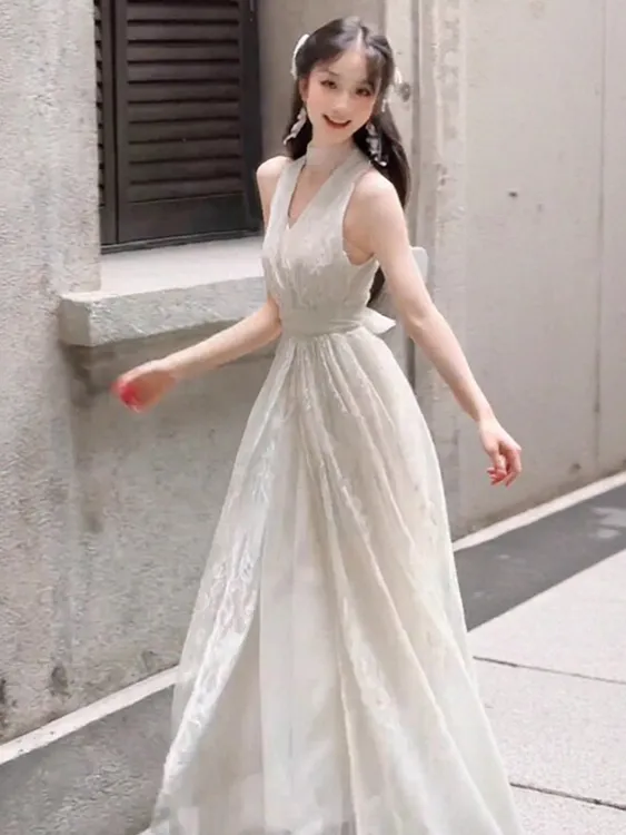 挂脖连衣裙2025夏季新款白月光温柔系带收腰显瘦独特漂亮掐腰裙子