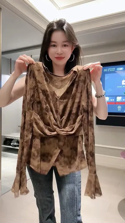 不规则喇叭袖扎染上衣女设计感秋季纯欲v领上衣巨好看