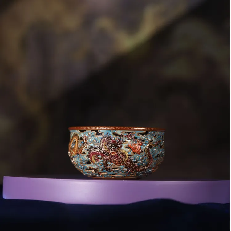 景德镇宝蕴阁 手绘珐琅彩瓷器 雕刻龙纹杯