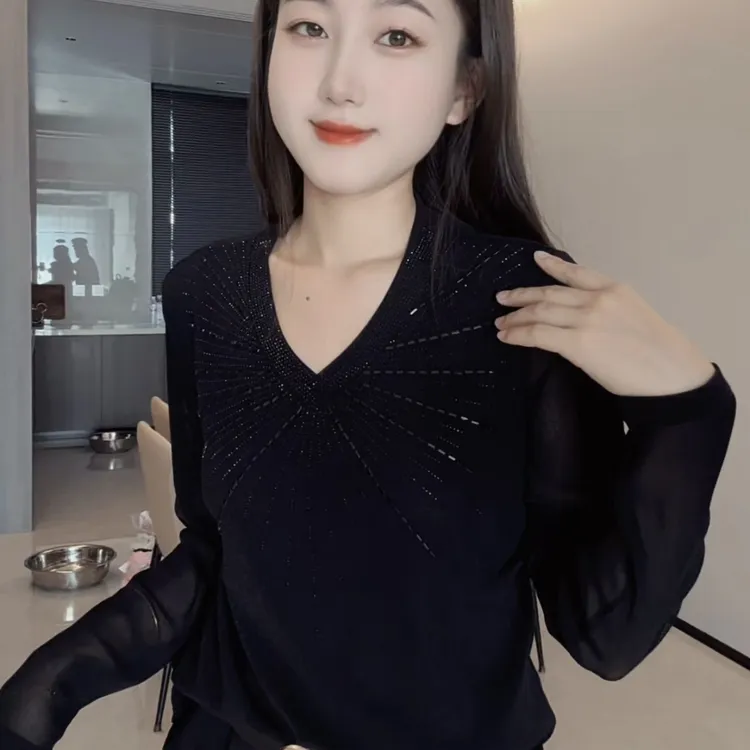 秋季新款长袖常规款法式修身型时尚百搭烫钻T恤圆领打底衫