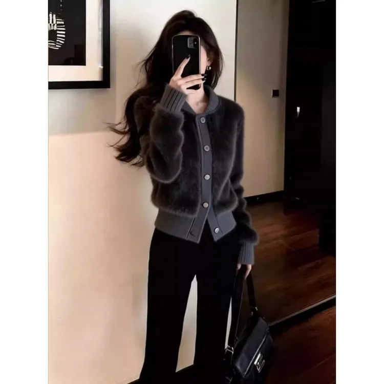 软糯宽松显瘦保暖舒适遮肉款深灰色上衣女2026冬拼色毛绒毛衣开衫