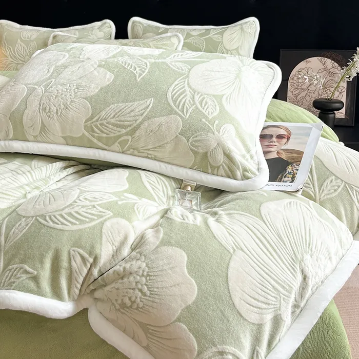 新款冬季加厚雕花牛奶绒四件套防静电双面绒被套加绒床单毛绒床品