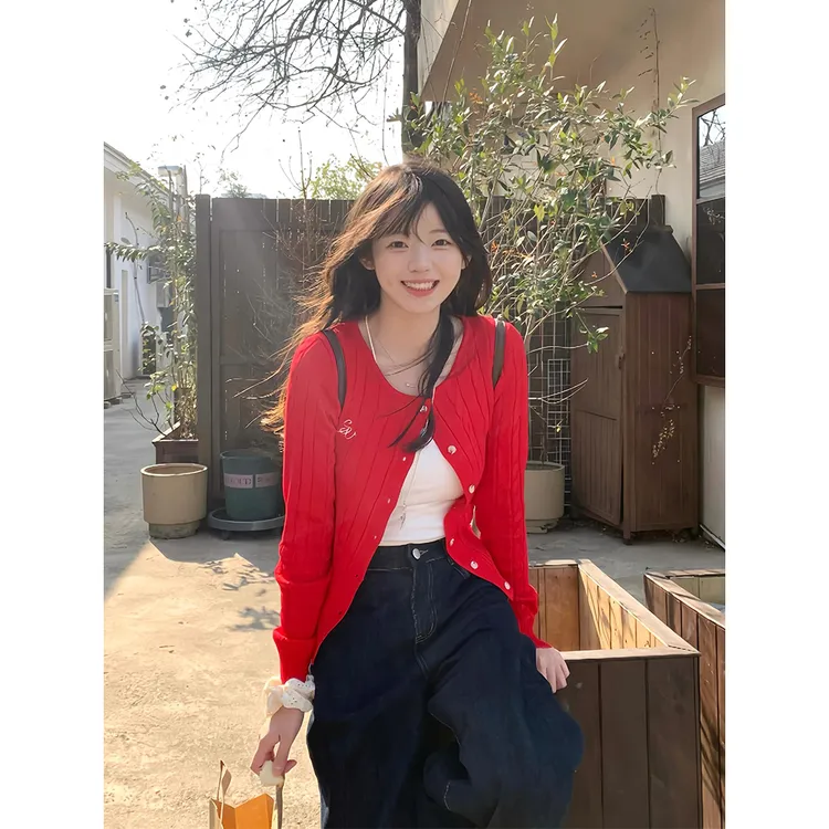 早秋小个子毛衣外套短款上衣辣妹红色麻花刺绣圆领长袖针织开衫女