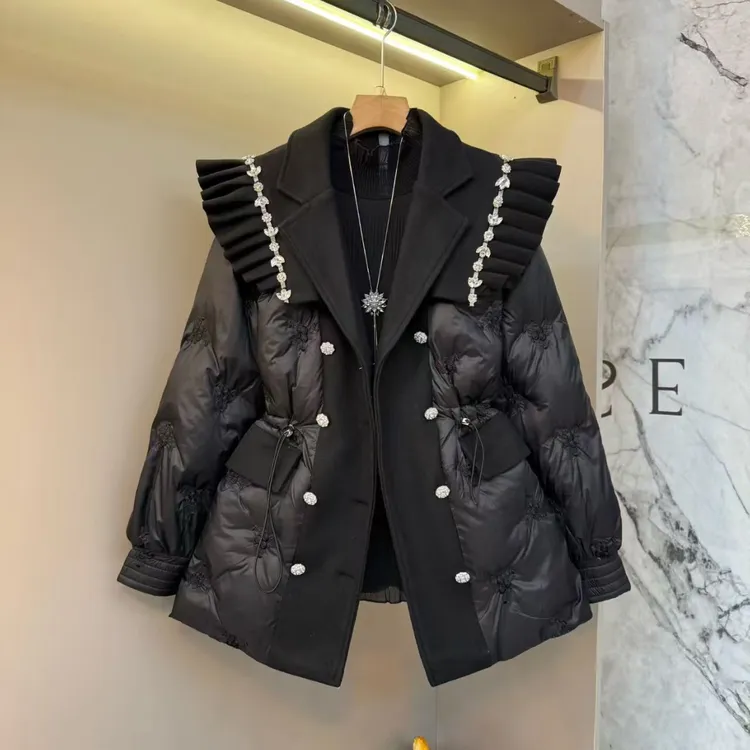 1015-2025年冬季新款时尚洋气显瘦可收腰设计感棉服