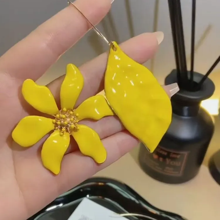 铜合金珐琅耳饰 度假风花瓣流苏白色黄花朵耳环夸张AB版独特耳钉