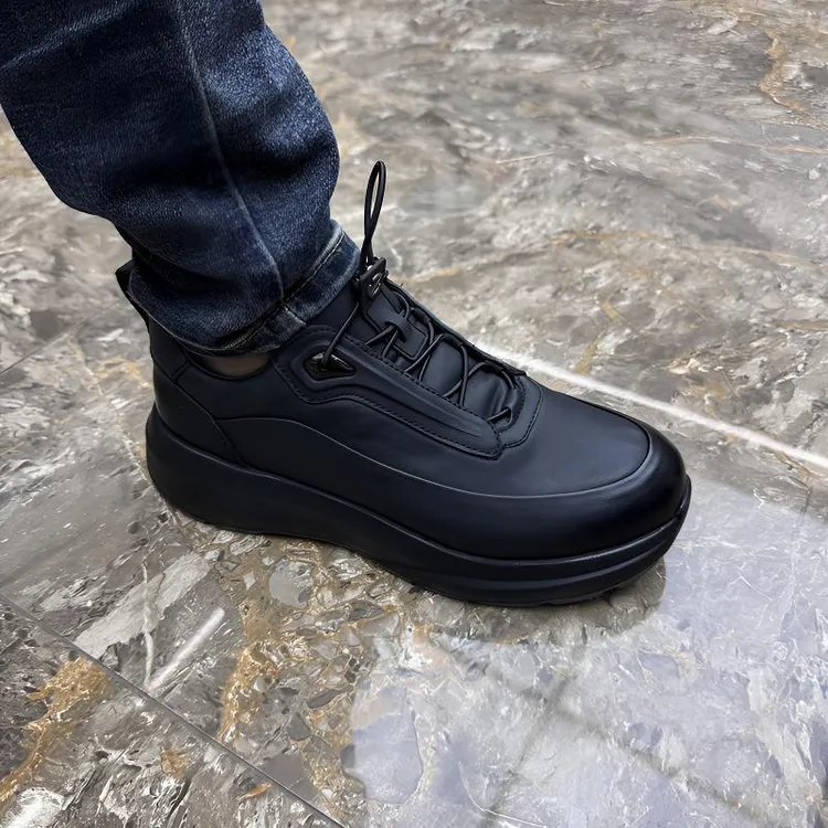 真皮男鞋广州时尚运动鞋百搭透气厚底舒适男士皮鞋轻便户外休闲鞋