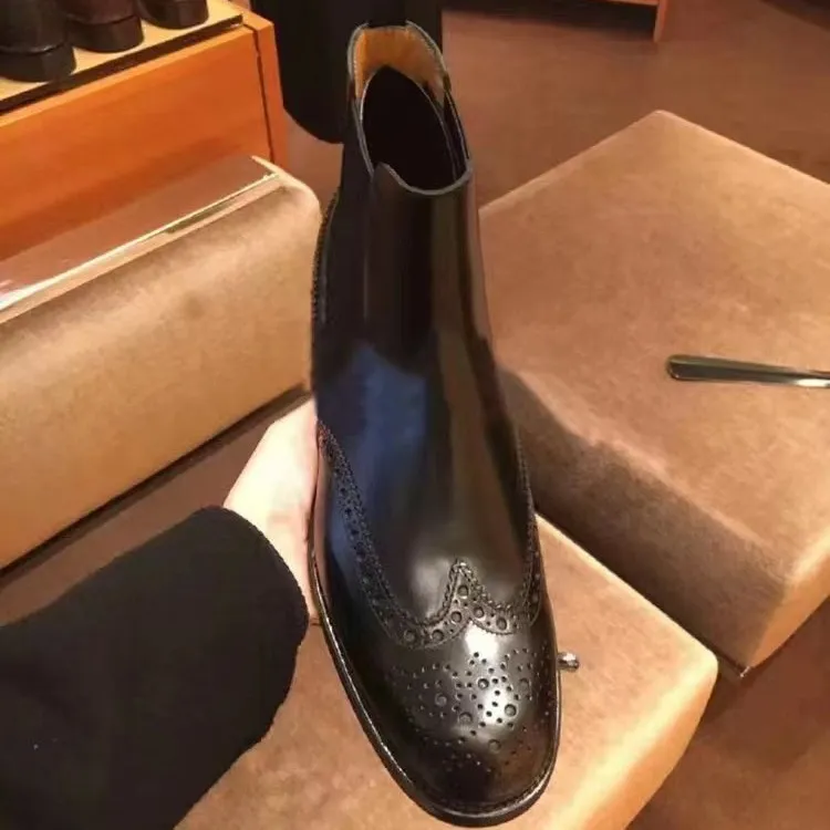 AXY高跟雕花短筒马丁靴粗跟圆头秋冬松紧带女靴子低跟黑色皮靴