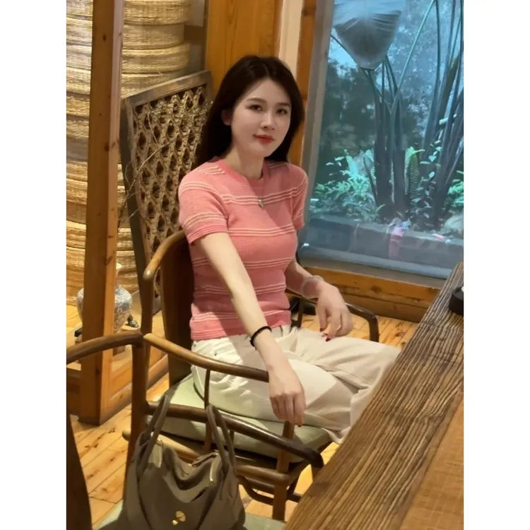 夏日ootd穿搭超好看小香风粉色条纹针织短袖t恤女2025年新款上衣