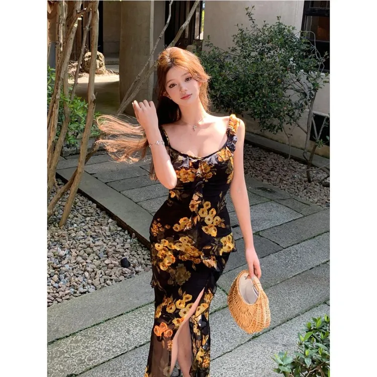 复古碎花吊带连衣裙女夏季气质荷叶边修身收腰显瘦开叉包臀长裙子