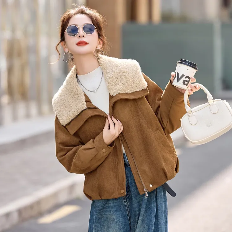 5093阿娟时尚羊羔毛翻领鹿皮绒女冬新款洋气宽松保暖里面加绒外套