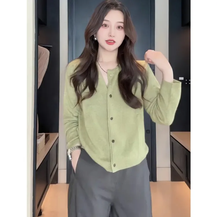 秋季短款绿色针织衫外搭开衫女2025新款韩系早秋穿搭针织外套上衣