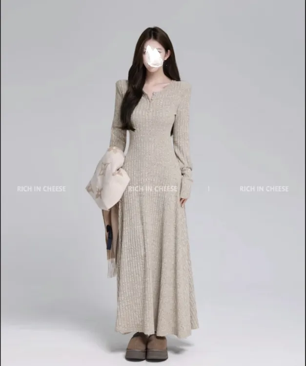 磨毛坑条针织连衣裙气质收腰款女装（有垫肩）