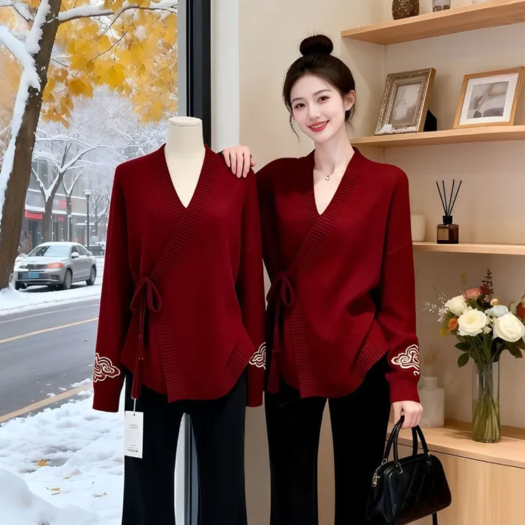 大码新中式国风刺绣v领红色毛衣针织衫冬季胖mm新年战袍气质上衣