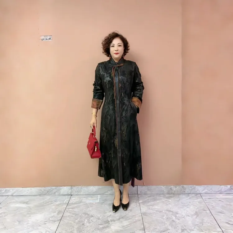 53030中老年妈妈国风外套秋装新品洋气显瘦轻奢气质大码长款风衣