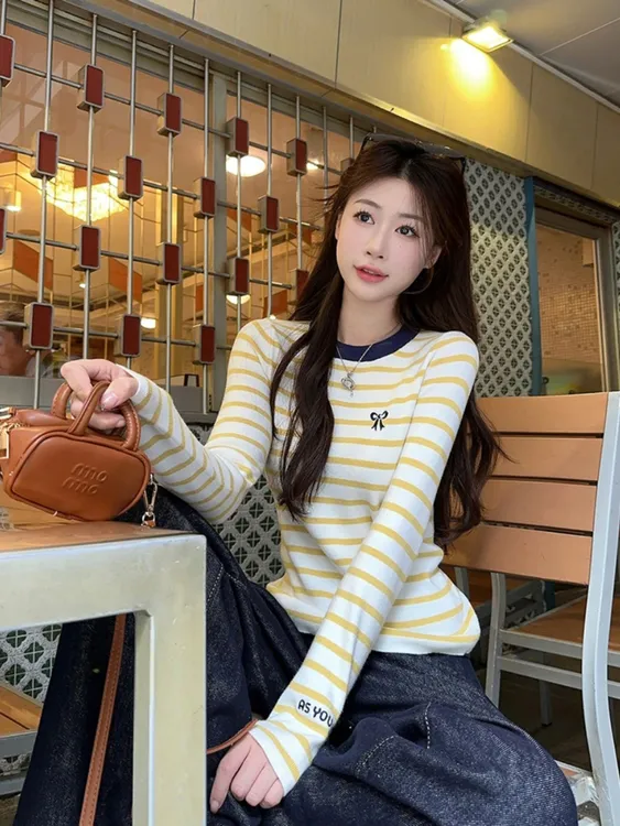 黄色条纹长袖针织打底衫女秋冬设计感修身内搭毛衣蝴蝶结撞色上衣