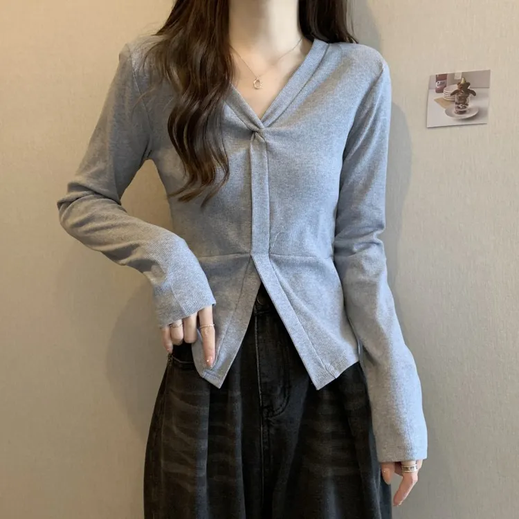 实拍大码~2025年开春新款V领长袖修身显瘦小个子别致扭折打底衫