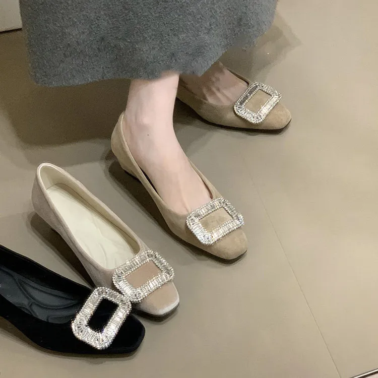 啄木鸟法式配裙子丝绒水钻方扣单鞋女2026春秋新款通勤浅口晚晚鞋