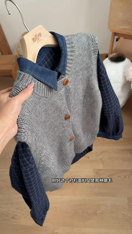 韩系早秋穿搭套装高级感灰色针织开衫马甲女叠穿格纹衬衫两件套装