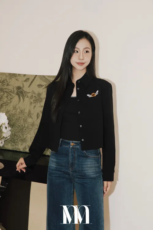 大熊蜂气质刺绣短款春秋长袖衬衫女装春季秋季黑色上衣时尚百搭