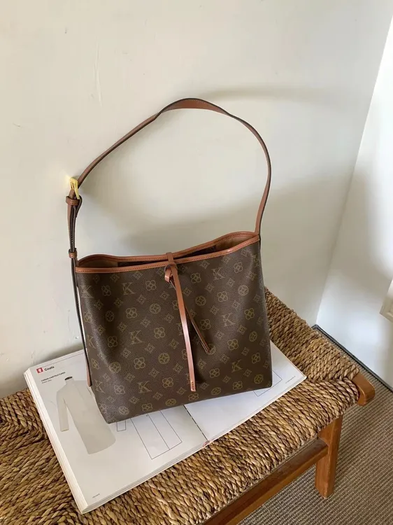 UK定制百搭单肩斜挎经典复古老花大包#96883