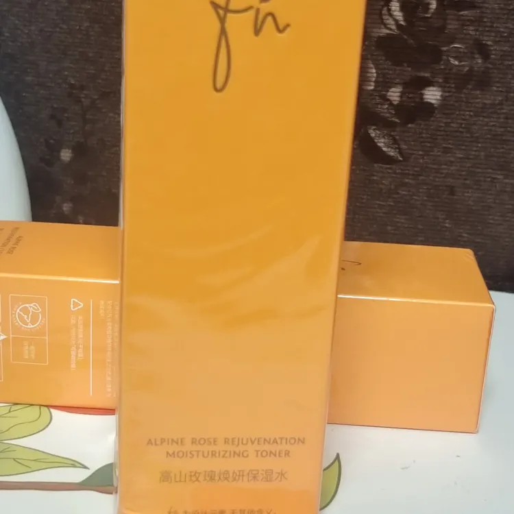 高山玫瑰焕妍保湿水