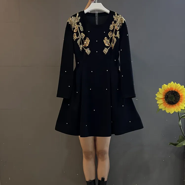 时尚高级感重工钉珠亮片圆领气质显瘦大码连衣裙