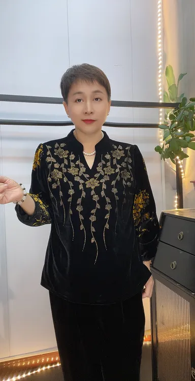 2566精品妈妈丝绒高钻新款秋季小衫大码减龄显瘦中年女装v领上衣