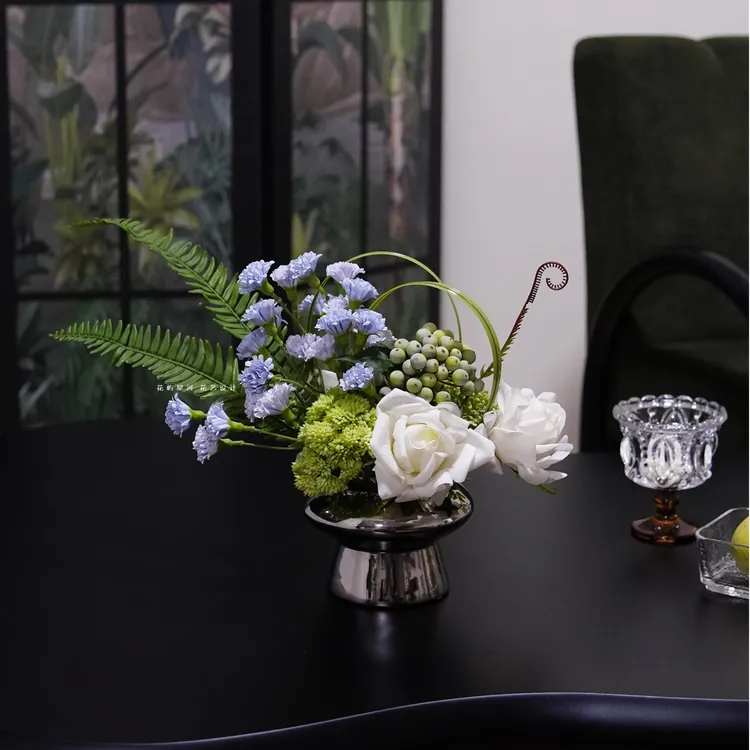 花屿星河|设计师 原创仿真花艺 白绿色蓝色清新茶几花餐桌花商务商品图