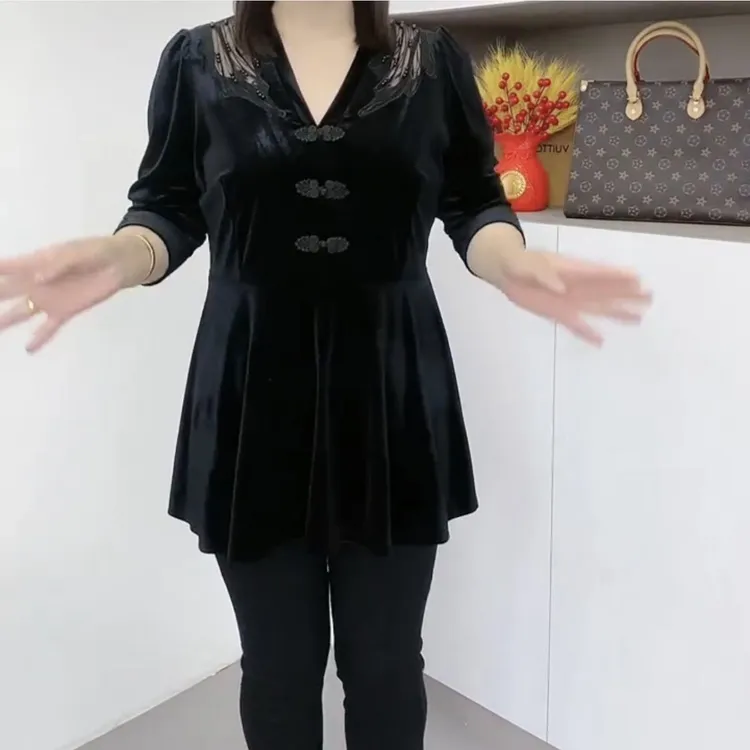 02V领拼接中国风镂空修身型法式T恤气质夏季遮肚时尚