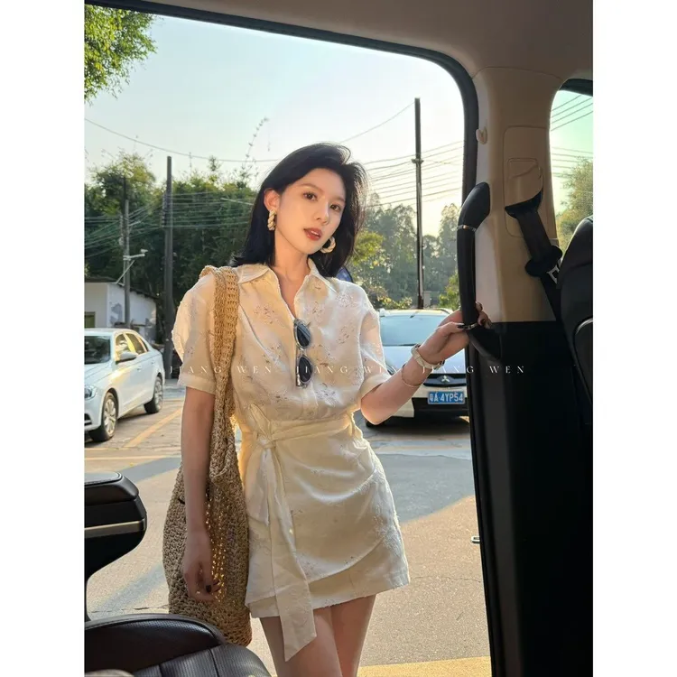 白色短袖t恤连衣裙女衬衫收腰镂空短款裙子初恋白月光女夏2025新