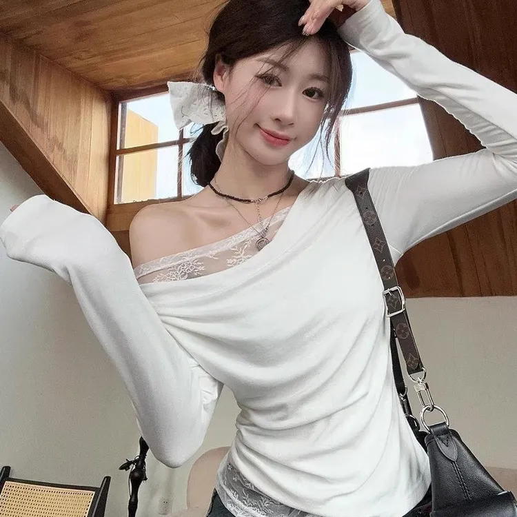 纯欲性感蕾丝斜肩长袖T恤女秋冬修身显瘦打底衫白色露肩短款上衣