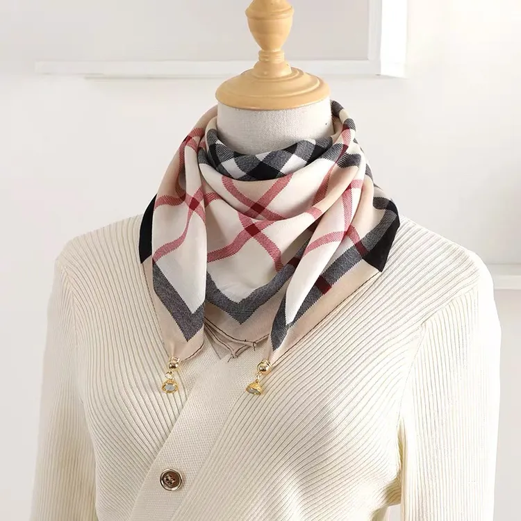 围巾女秋冬季2025新款磁吸扣方丝巾高级感三角围脖护颈