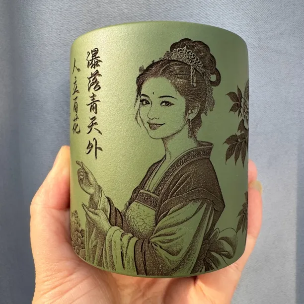 宜兴原矿苹果绿泥直筒手工刻绘美女主人杯180cc