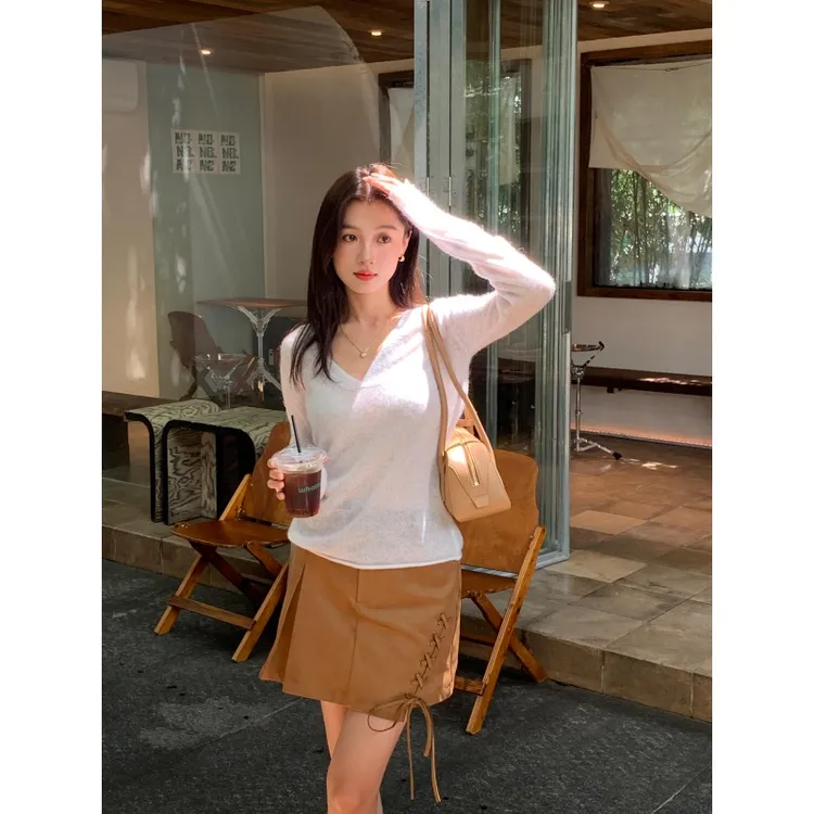 松弛感慵懒风休闲V领简约通勤长袖上衣设计感不规则百搭短裙套装
