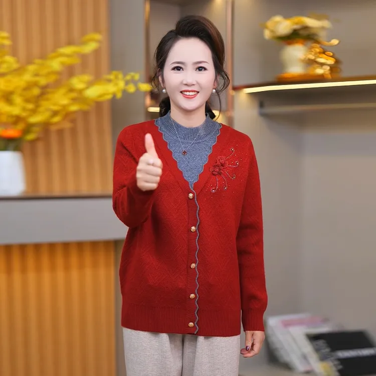 2025新款妈妈打底衫小衫春秋毛衣中老年女洋气秋冬上衣服针织衫