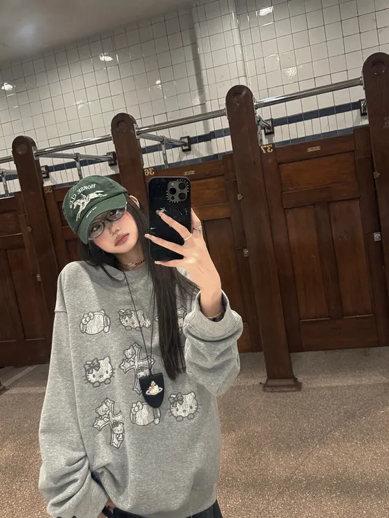 桐款慵懒kt印花卫衣女宽松休闲显瘦长袖上衣秋冬新款显瘦半身裙潮