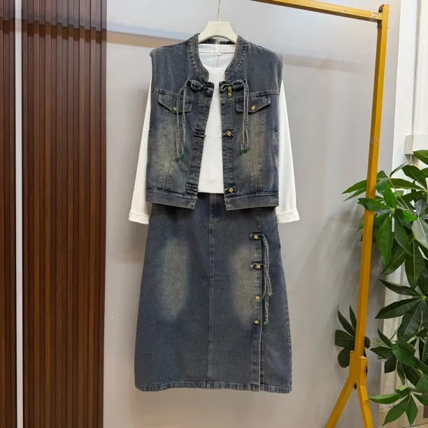 早春新款大码女装时尚洋气复古盘扣马夹半身裙百搭三件套套装